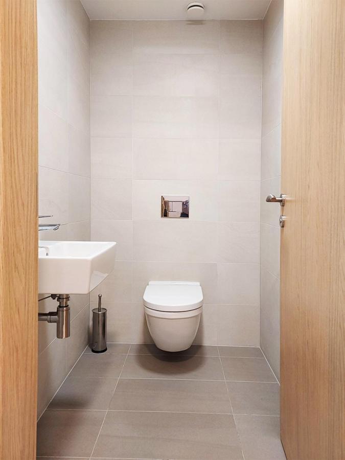 Skypark Spacious Apartment Free Parking ブラチスラヴァ エクステリア 写真